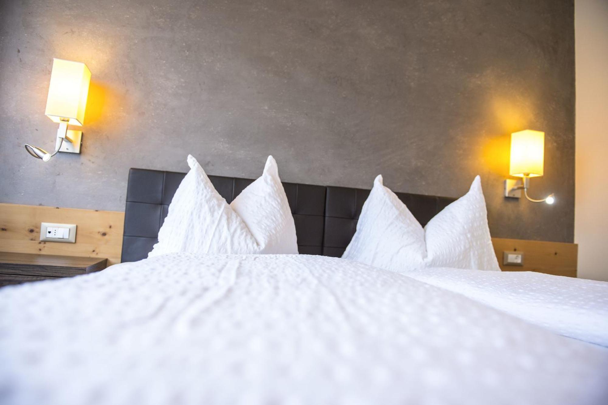 Hotel Zum Tiroler Adler Quarto foto